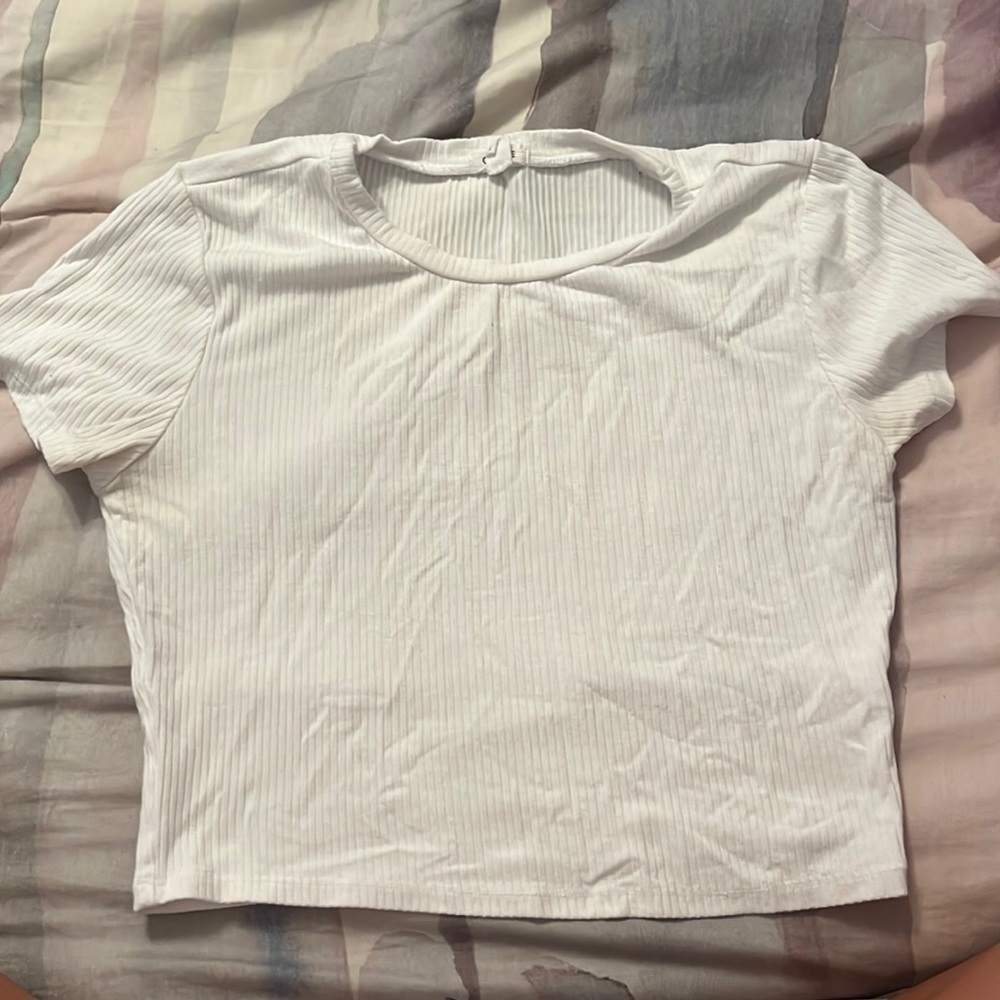 white cropped tee